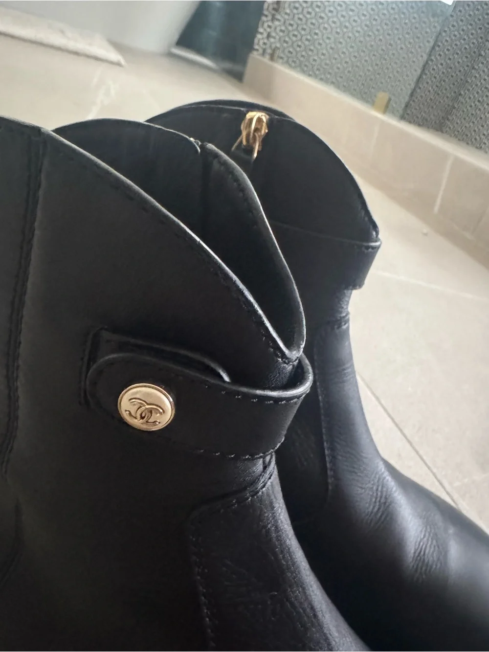 CHANEL size 42